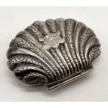 A continental silver (800) shell shaped snuff box/pill pot