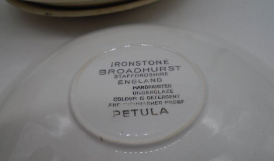 A part dinner service, Ironstone Broadhurst Staffordshire ware, a Katie Winkle design "Petula" - Image 9 of 10