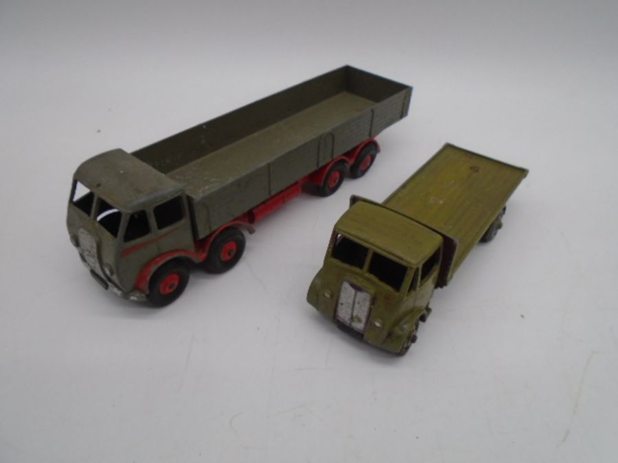 A collection of mainly Dinky Toys military die-cast vehicles and weapons including wagons, tanks, - Image 2 of 9