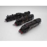 A collection of three unboxed OO gauge steam locomotives including a Bachmann (No 41304) and two