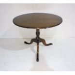A Georgian oak circular tilt-top table raised on tripod base, diameter 90cm, height 72cm.