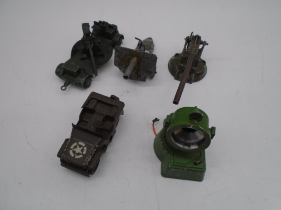A collection of mainly Dinky Toys military die-cast vehicles and weapons including wagons, tanks, - Image 7 of 9