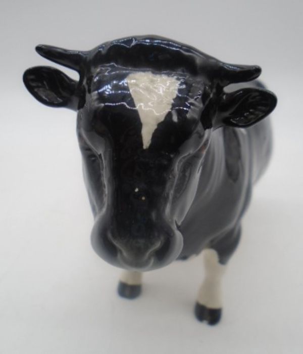 A Beswick Friesian bull - Image 4 of 15