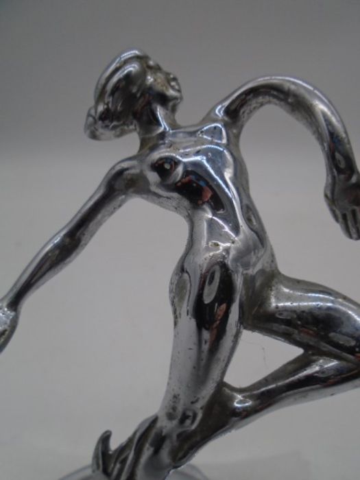 A chrome car mascot/hood ornament in the form of a female nude. - Image 2 of 7