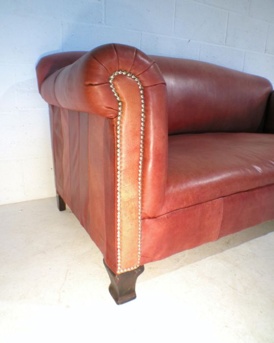 A modern red leather drop-arm sofa with brass stud detailing, length 173cm. - Image 5 of 5