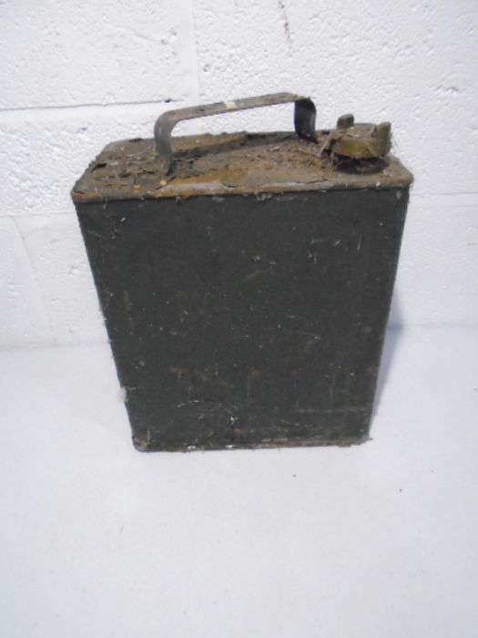 Two vintage petrol cans including a Pratt's - Image 6 of 9