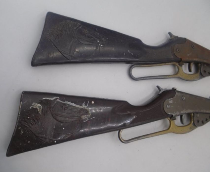 Two matching vintage children's toy rifles - one missing part of the barrel - Image 2 of 6