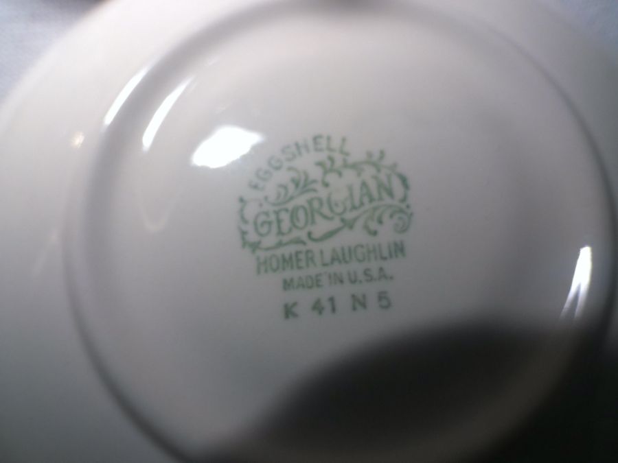 A Homer Laughlin Georgian Eggshell part dinner service including terrines, dinner plates, jugs, - Image 5 of 5