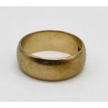 A 9ct gold wedding band, weight 7.4g