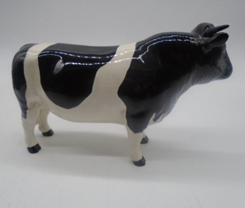 A Beswick Friesian bull - Image 15 of 15
