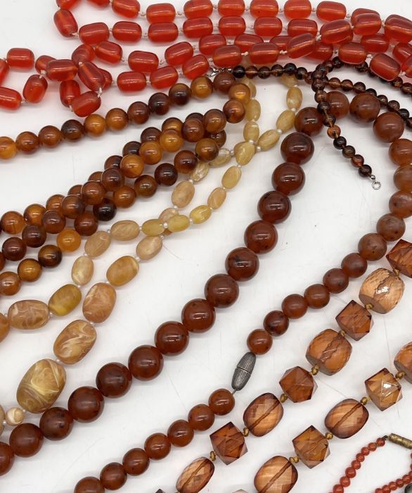 A collection of vintage costume jewellery including a number of beads, amber coloured necklaces - Image 2 of 5