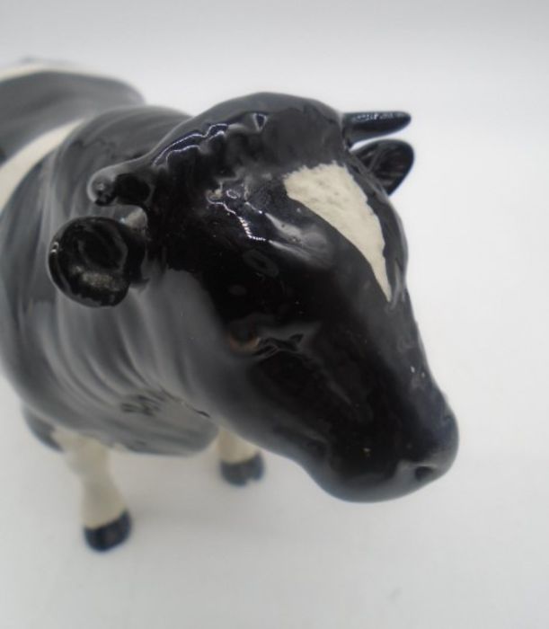 A Beswick Friesian bull - Image 9 of 15