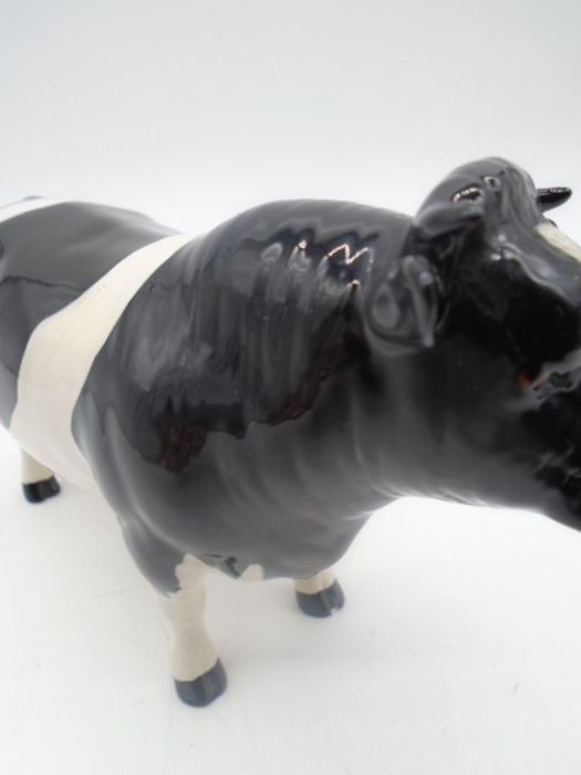 A Beswick Friesian bull - Image 8 of 15