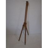 A vintage Windsor & Newton Ltd (London) wooden easel