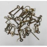 A small quantity of antique keys.