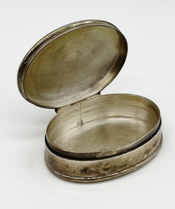 A 925 silver pill box along with a WWII medal (1939-1945) - Image 2 of 3