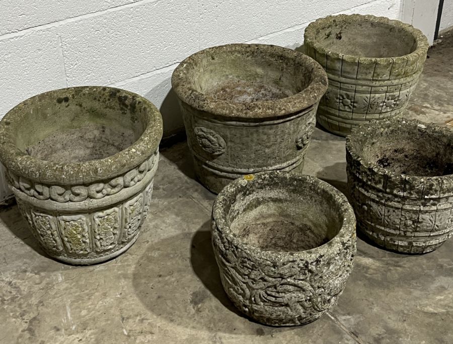A collection of concrete garden pots - Image 2 of 3