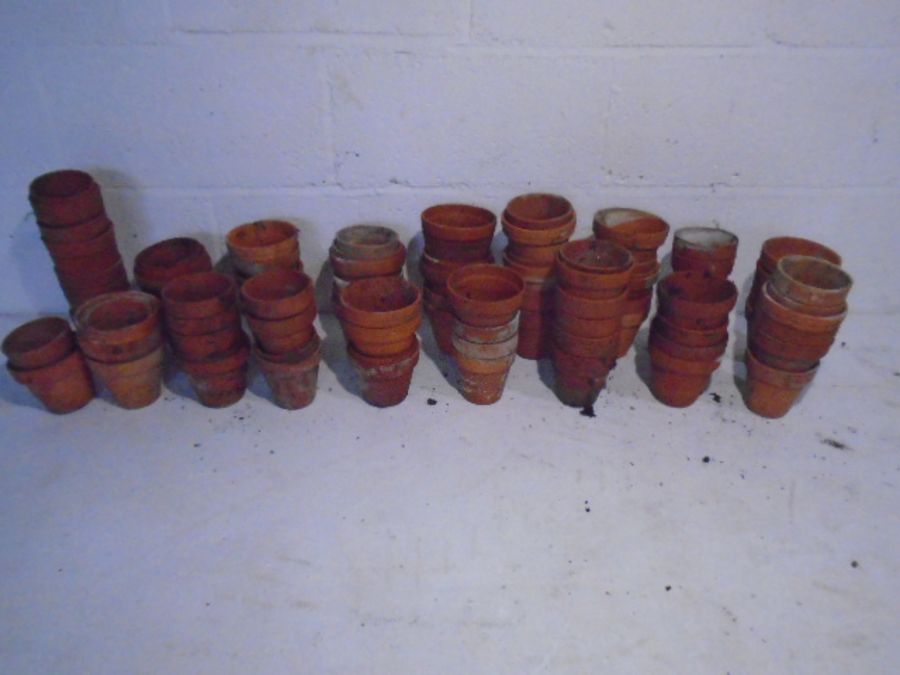 A collection of small terracotta garden pots - Image 2 of 5