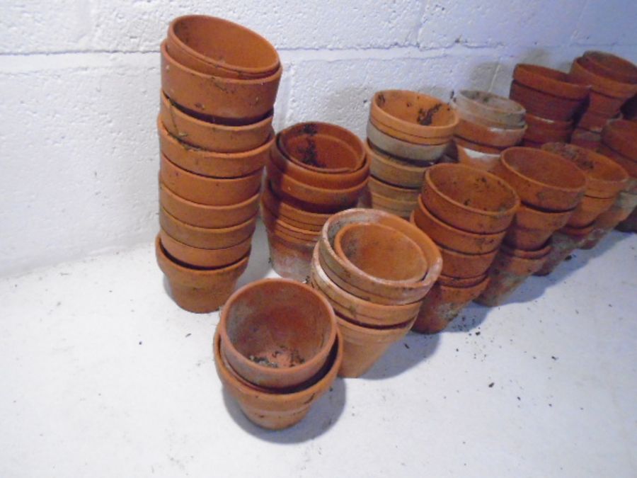 A collection of small terracotta garden pots - Image 3 of 5