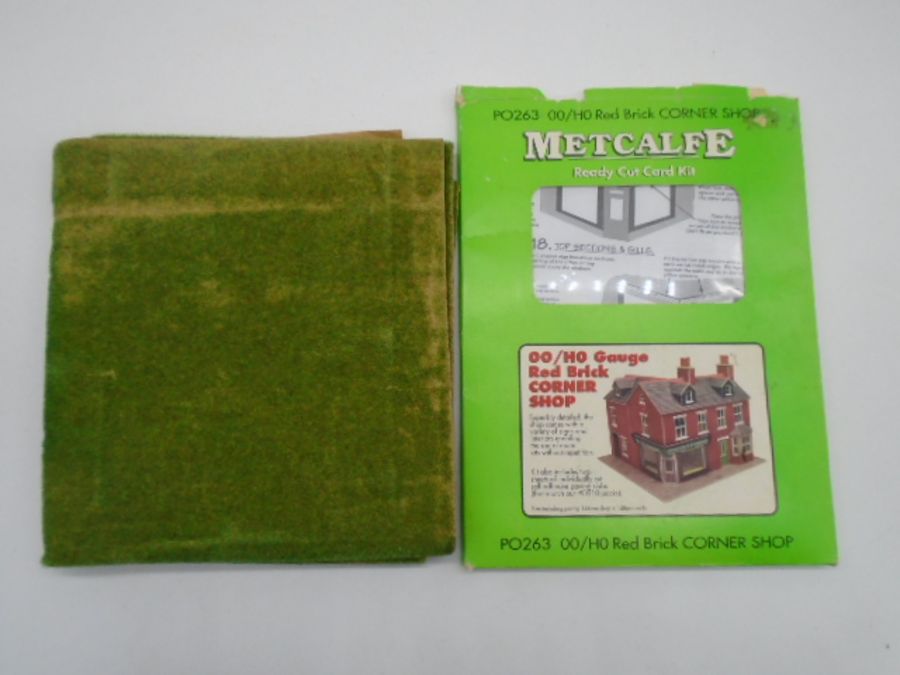 A collection of various model railway accessories and scenery including buildings, trees, signals, - Image 5 of 9