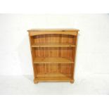 A small pine freestanding bookcase - length 76cm, height 95cm, depth 28cm