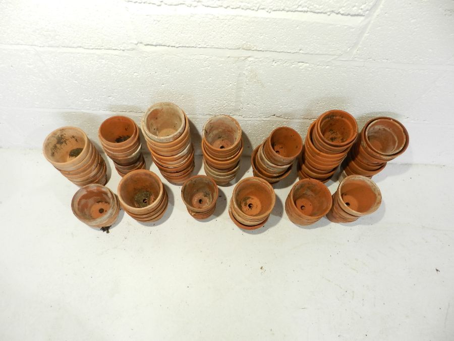 A collection of terracotta garden pots - Image 3 of 3