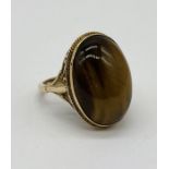 A 9ct gold ring set with tigers eye