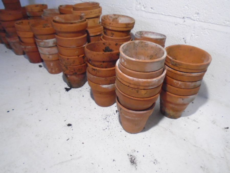 A collection of small terracotta garden pots - Image 5 of 5