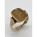 A Victorian 9ct gold "seal" ring-seal cracked, total weight 7.2g