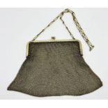 A gilded white metal mesh purse, weight 175.1g
