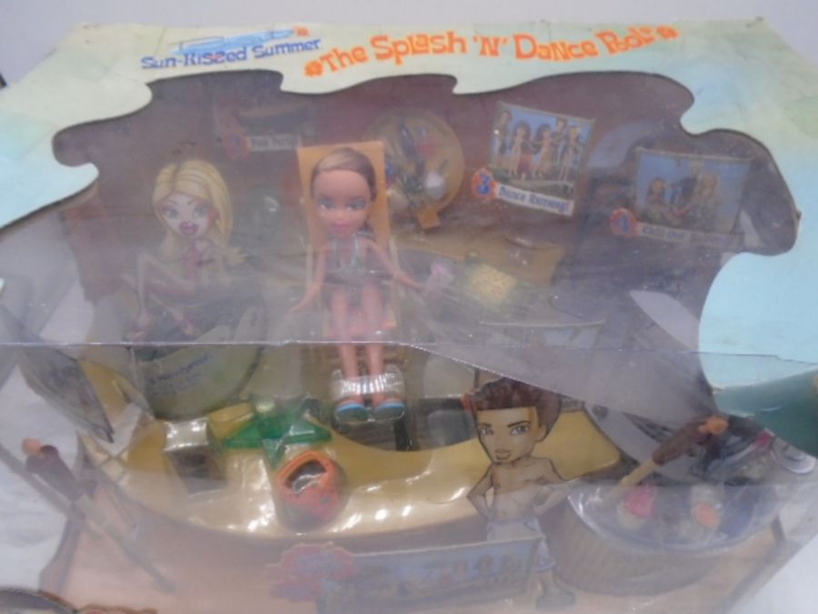 A boxed Bratz Sun-Kissed Summer "The Splash 'N' Dance Pool" set, along with a cased Bratz Kidz " - Image 5 of 6