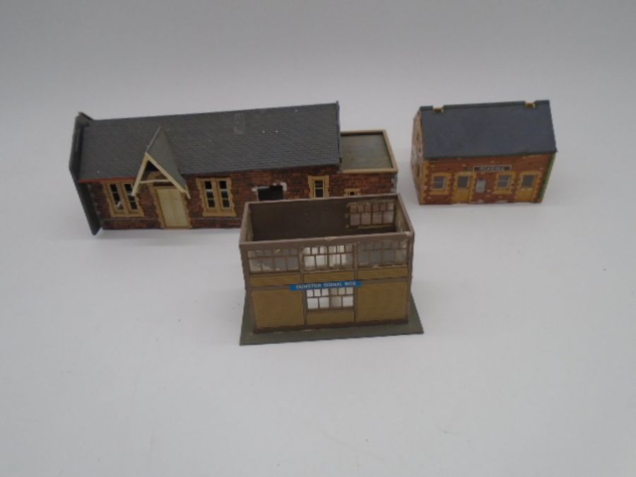 A collection of various model railway accessories and scenery including buildings, trees, signals, - Image 3 of 9