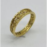 A 9ct gold wedding band with pierced decoration, weight 1.5g