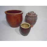 A large part glazed terracotta garden planter (height 39cm), along with a lidded terracotta pot (lid