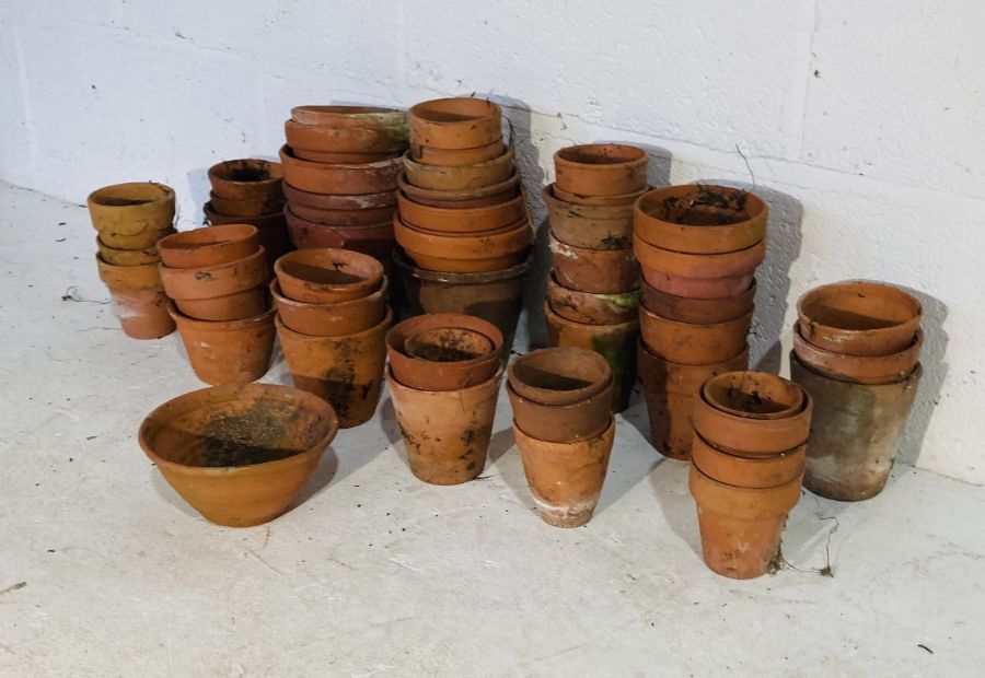 A collection of small terracotta garden pots - Image 4 of 4