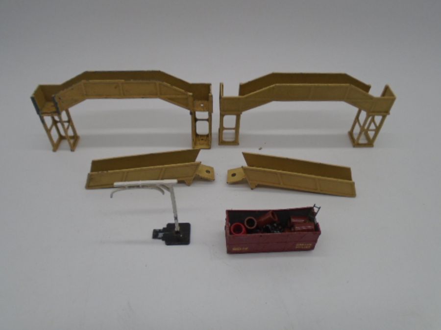 A collection of mainly Hornby Dublo OO gauge model railway accessories including railway signals, - Image 11 of 11
