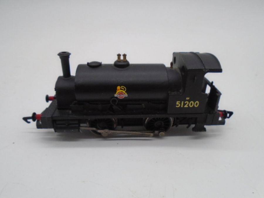 A collection of unboxed model railway OO gauge locomotives and rolling stock including a Mainline - Image 15 of 23