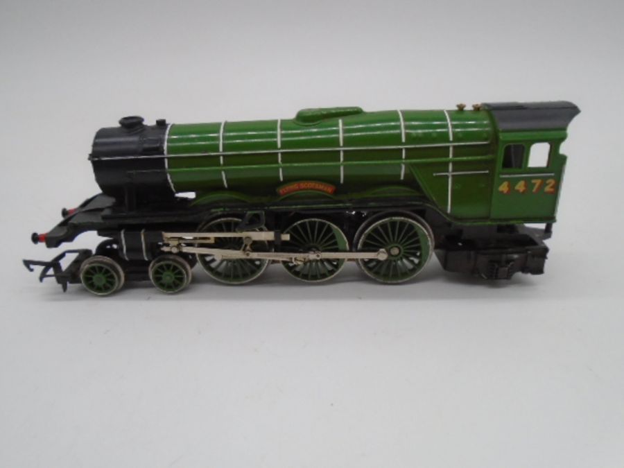 A collection of unboxed model railway OO gauge locomotives and rolling stock including a Mainline - Image 7 of 23