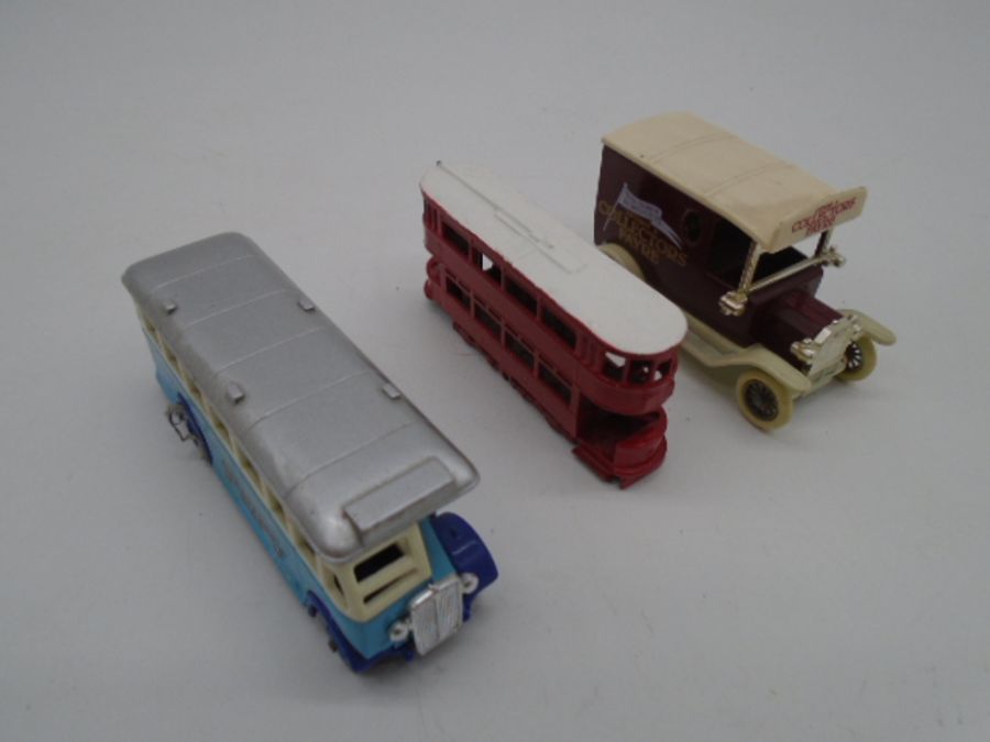A small collection of boxed and unboxed die-cast vehicles including Lledo Days Gone. Matchbox Models - Image 7 of 9