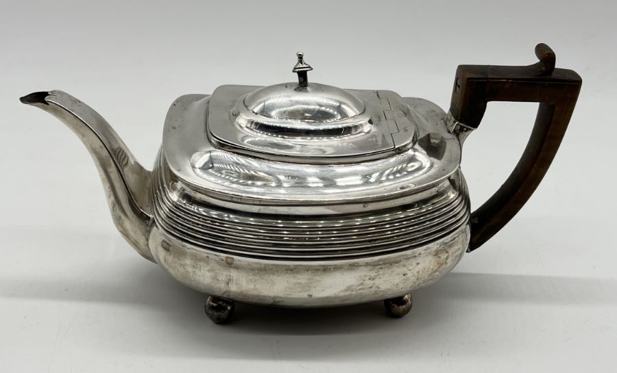 A hallmarked silver Georgian tea pot, London 1807 with a matched sugar and cream jug - Sheffield - Image 2 of 5