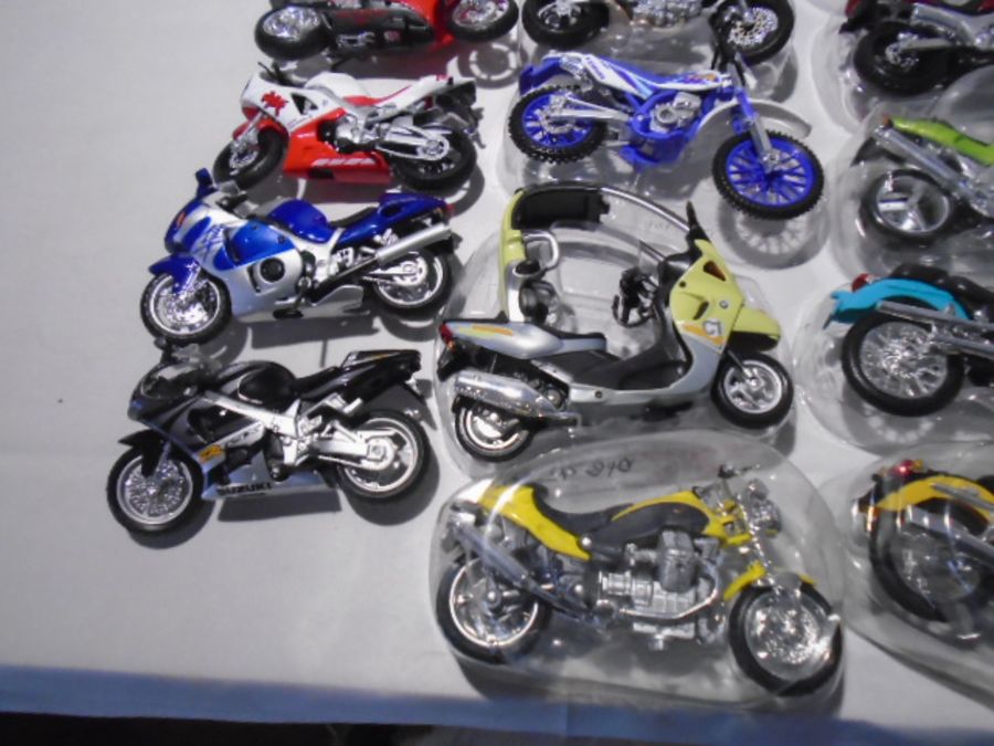 A large collection of Maisto plastic motorcycles with stands - Image 4 of 10