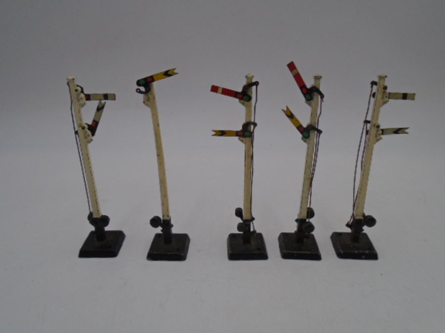 A collection of mainly Hornby Dublo OO gauge model railway accessories including railway signals, - Image 10 of 11