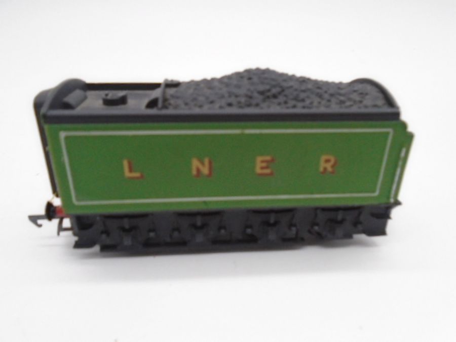 A collection of unboxed model railway OO gauge locomotives and rolling stock including a Mainline - Image 13 of 23