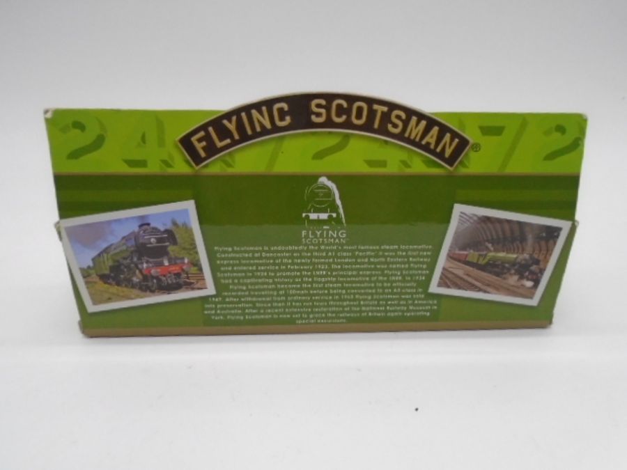 A collection of unboxed model railway OO gauge locomotives and rolling stock including a Mainline - Image 23 of 23