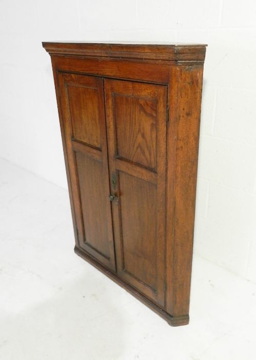 A Georgian oak corner cupboard - Image 4 of 6
