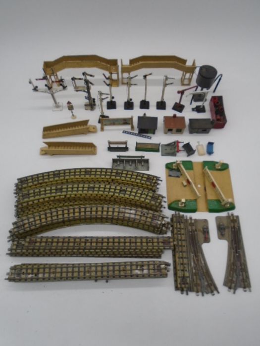 A collection of mainly Hornby Dublo OO gauge model railway accessories including railway signals,