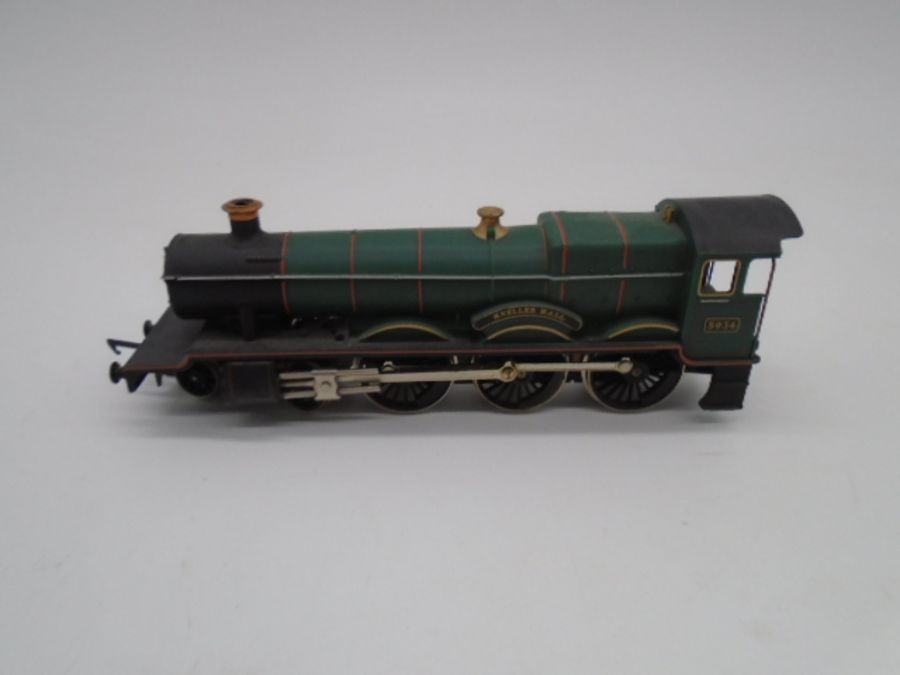 A collection of three boxed Hornby Railways OO gauge locomotives including GWR Hall Class 4-6-0 " - Image 4 of 24