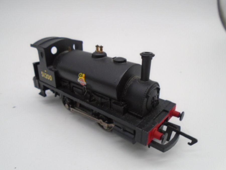 A collection of unboxed model railway OO gauge locomotives and rolling stock including a Mainline - Image 16 of 23