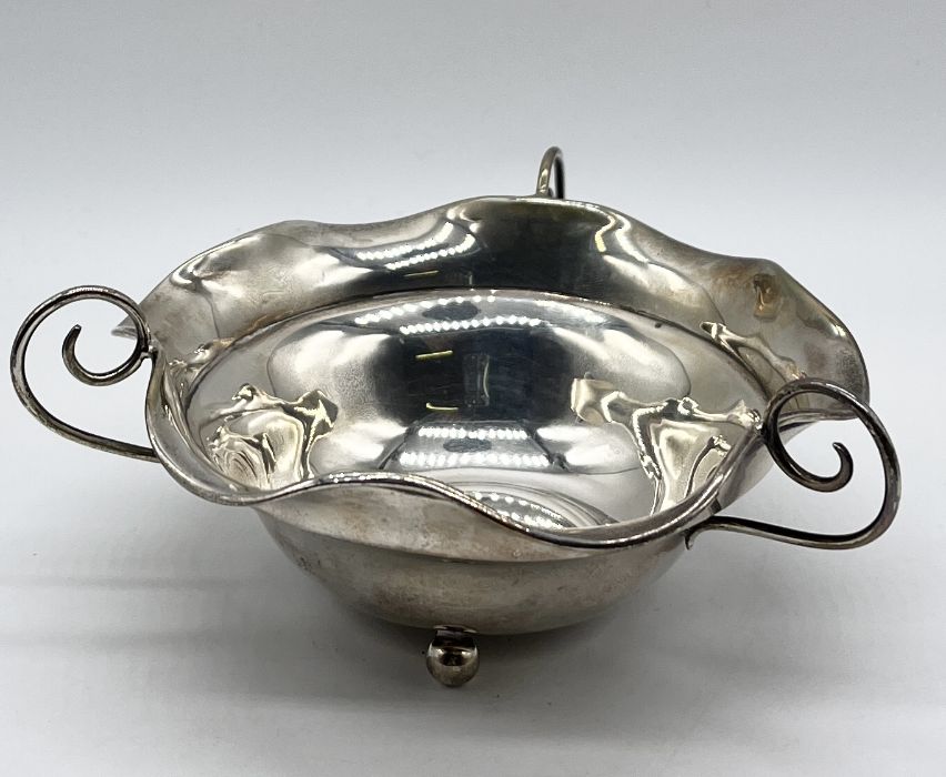 A silver 3 handled bowl with flared rim, weight 68.6g