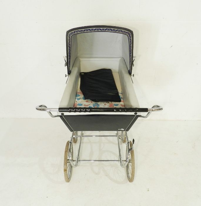 A Silver Cross pram - Image 4 of 5